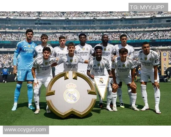 全球足球球星联赛盛大开赛,顶级球员齐聚一堂上演巅峰对决